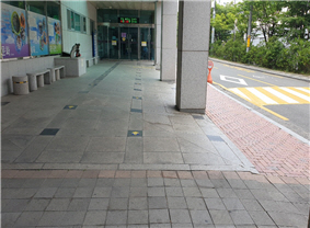 본관 접근로 사진