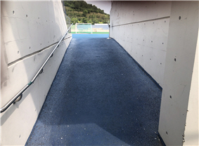 경기장 내부 진입 경사로 사진