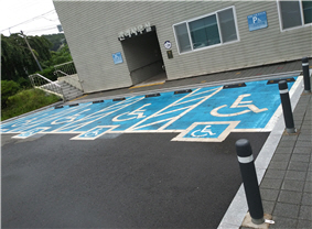 장애인 전용 주차장 사진