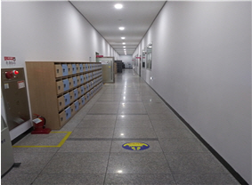 체육관 내부 복도 사진