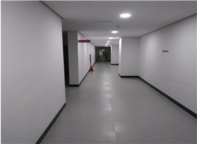 체육관 내부 복도 사진