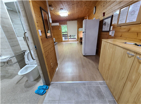 화장실 출입구 사진